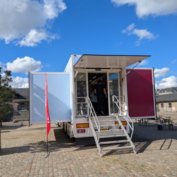 Kop-mobilesSlabOutside